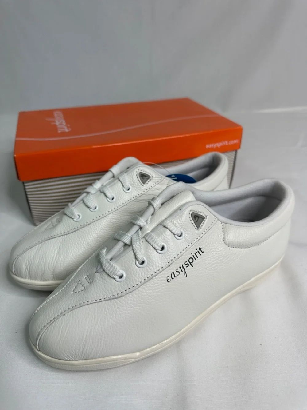Easy Spirit White Leather Lace-Up Women’s Sneakers